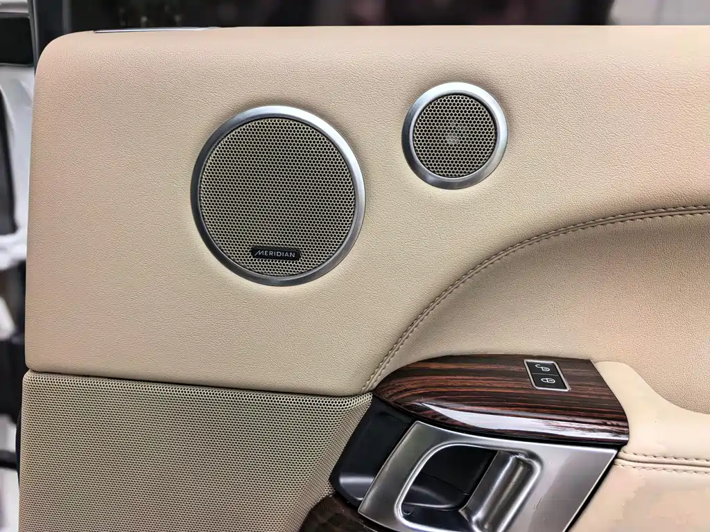 Land Rover Range Rover — миниатюра 16