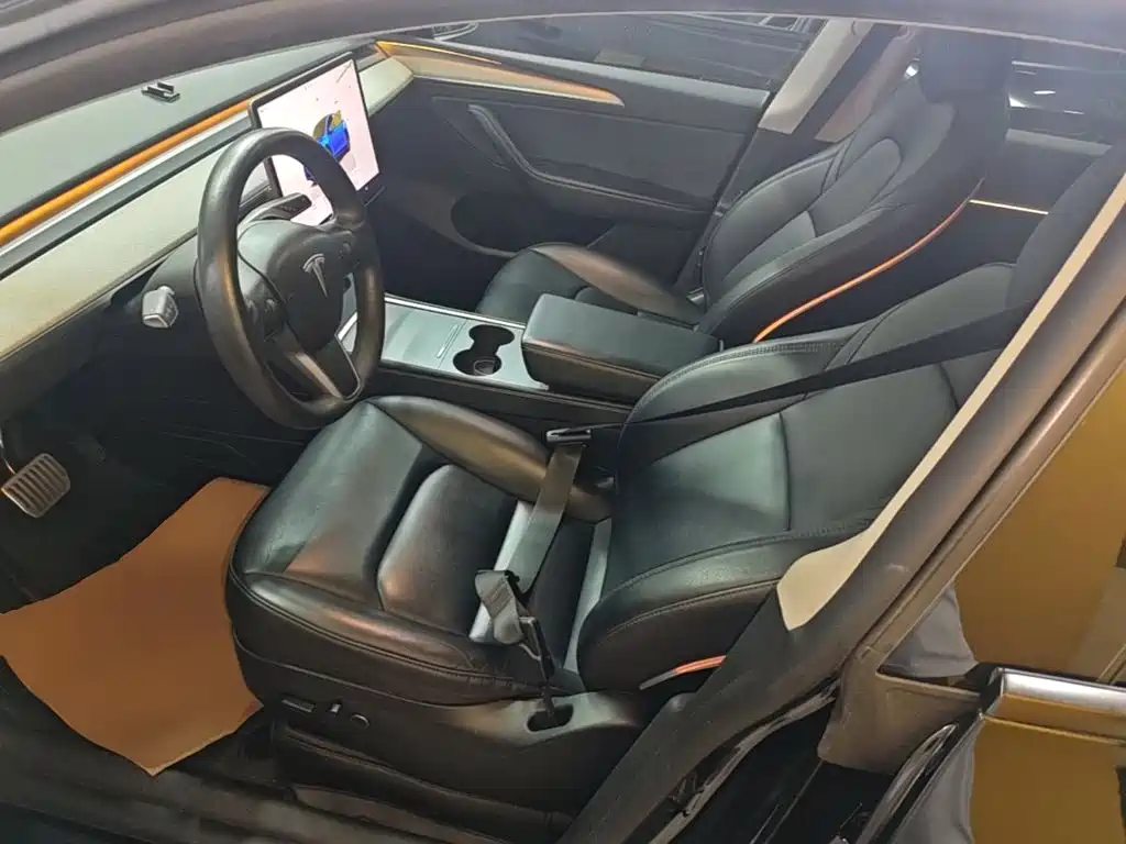 Tesla Model Y — миниатюра 15