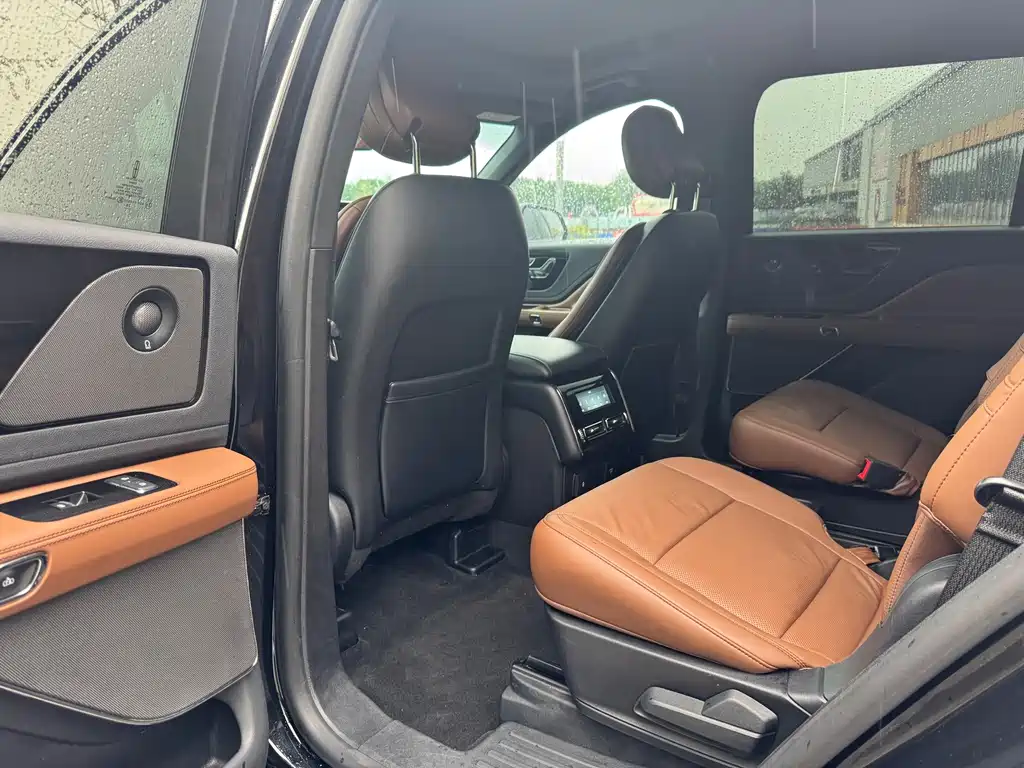Lincoln Aviator — миниатюра 9