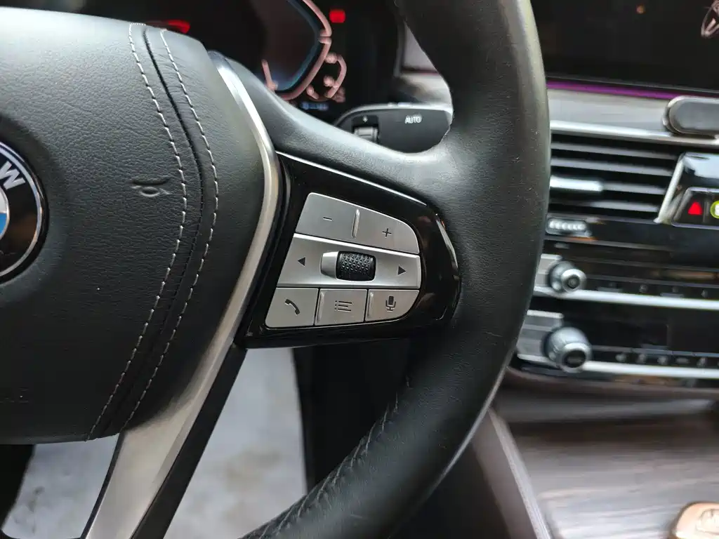 BMW 5 Series New Energy — миниатюра 33