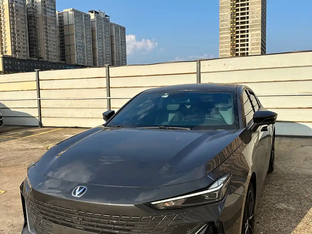 2022 Changan UNI-V - zdjęcie 1 z 11