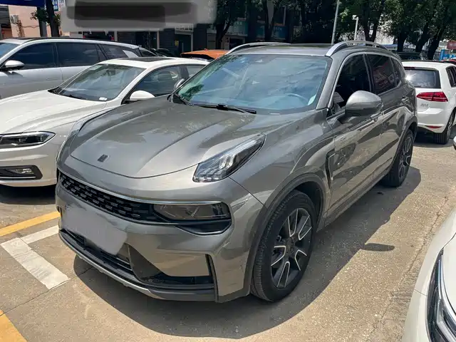 2021 Lynk & Co 01