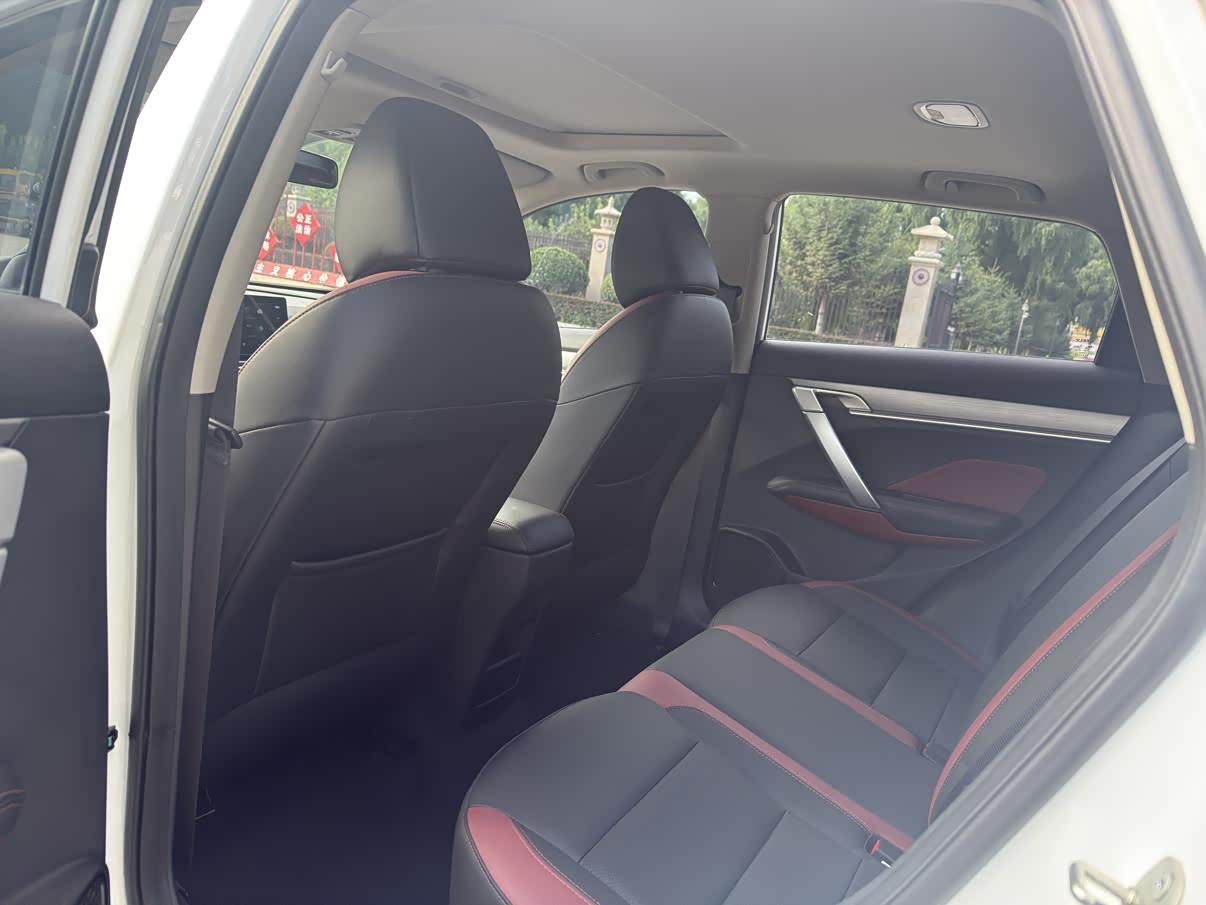 Geely Binyue 1.4 л 2022 г. Белый, пробег 17000 км