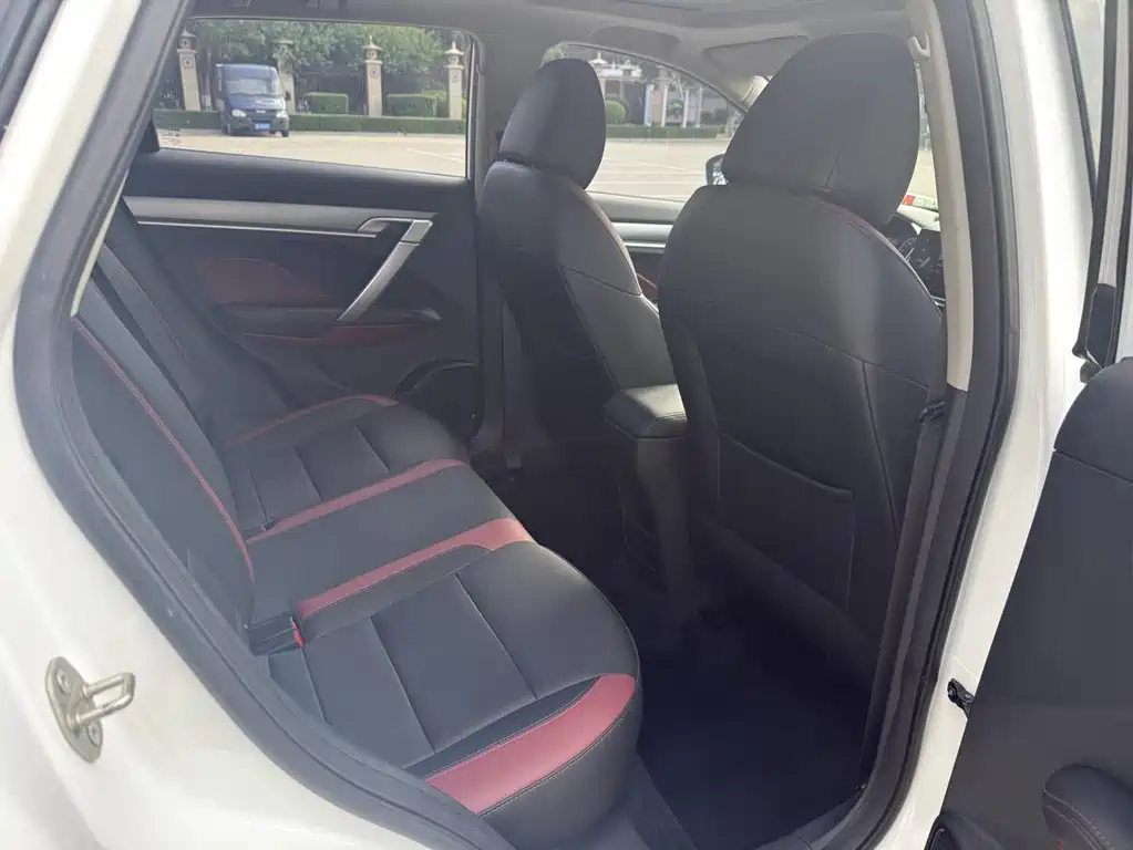 Geely Binyue — миниатюра 15