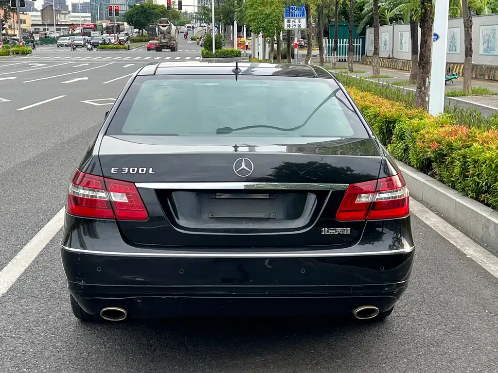 Mercedes-Benz E-Class — миниатюра 5