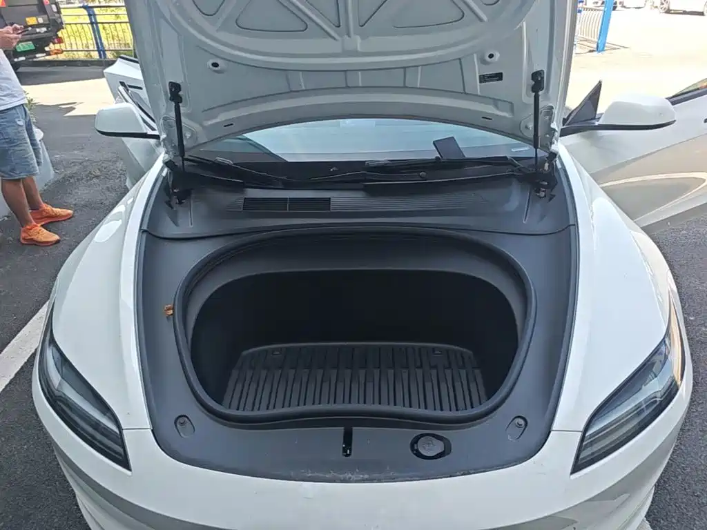 Tesla Model 3 — миниатюра 20