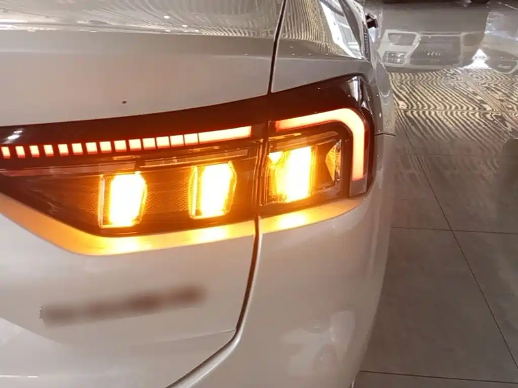 Ford Mondeo — миниатюра 8