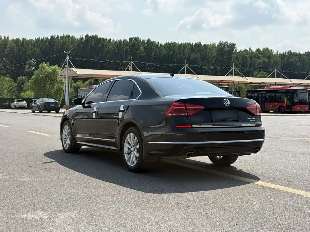 Volkswagen Passat — миниатюра 11
