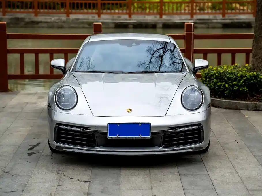 PORSCHE 911