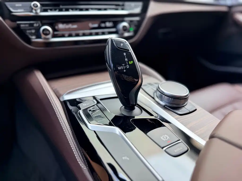 BMW 5 Series — миниатюра 27