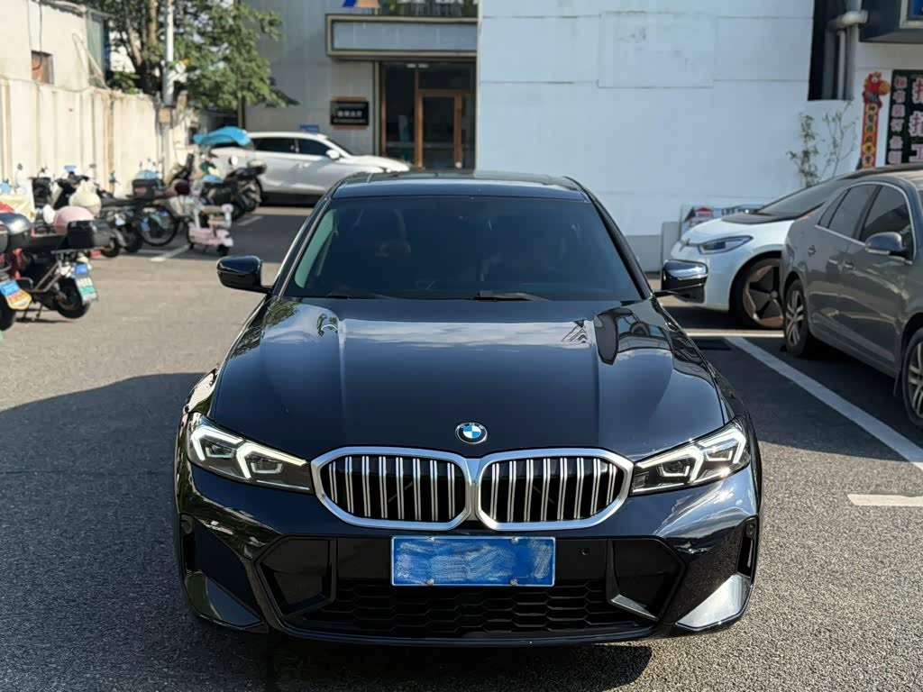 BMW 3 Series 2.0 л 2024 г. Чёрный, пробег 38000 км