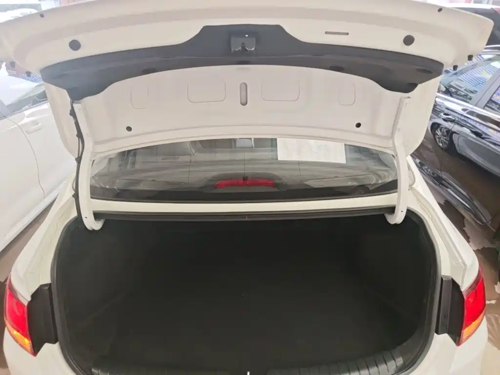 Hyundai Elantra — миниатюра 19