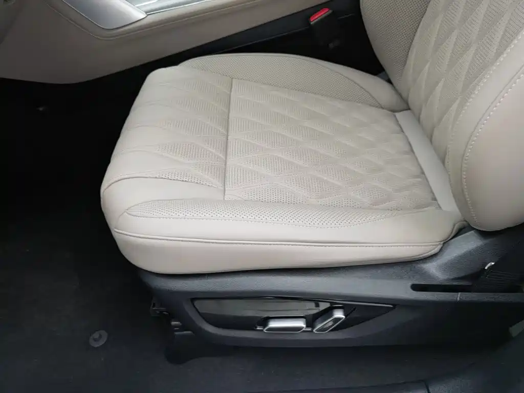 BYD Tang New Energy — миниатюра 20