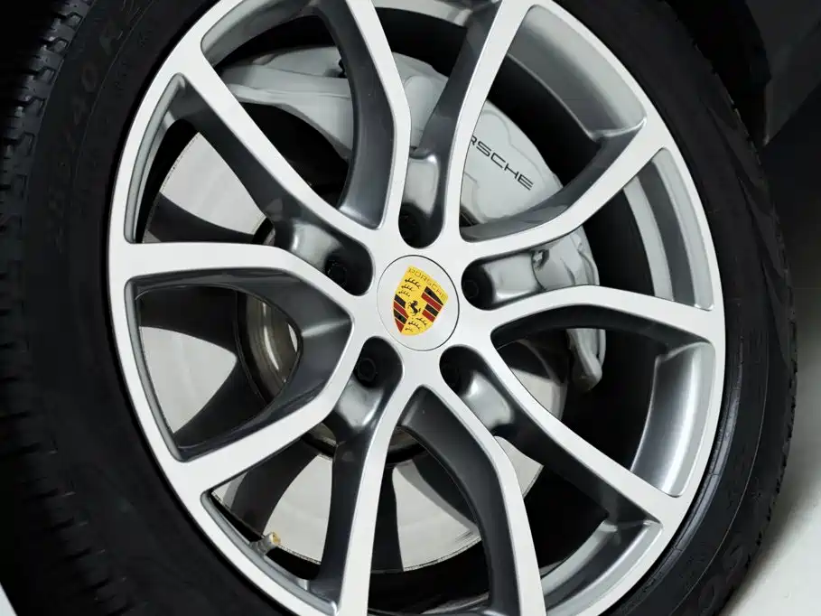 Porsche Cayenne — миниатюра 7