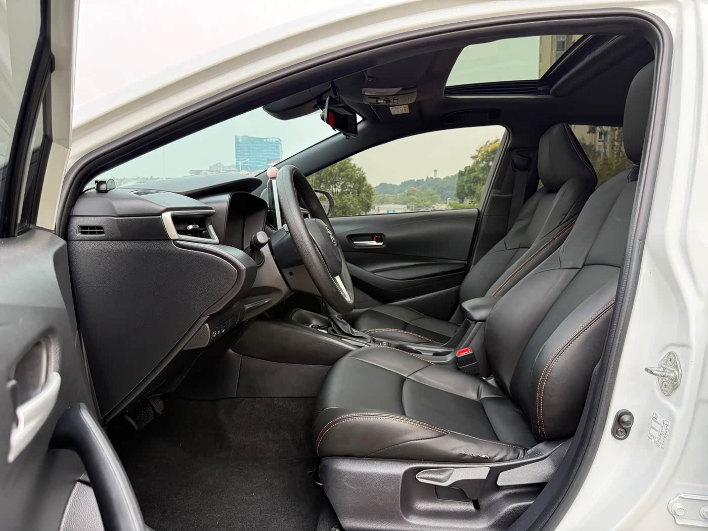 Toyota Levin 1.2 л 2022 г. Белый, пробег 45000 км