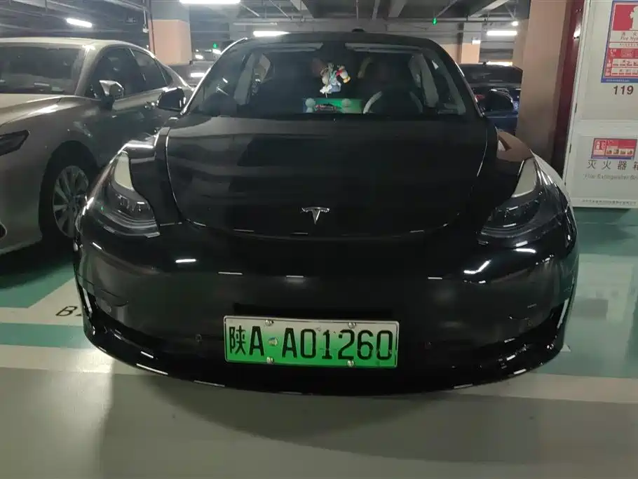 TESLA MODEL 3