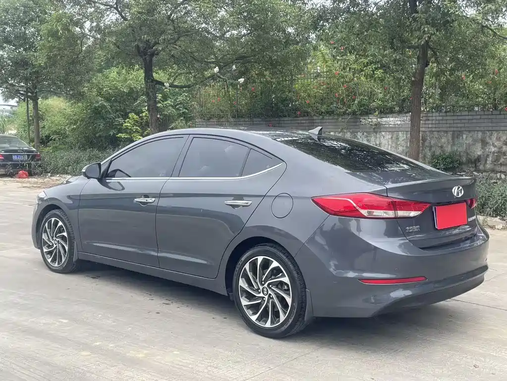 Hyundai Elantra — миниатюра 7