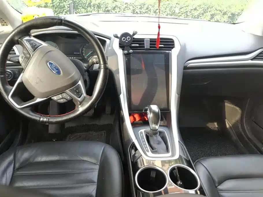 Ford Mondeo — миниатюра 12
