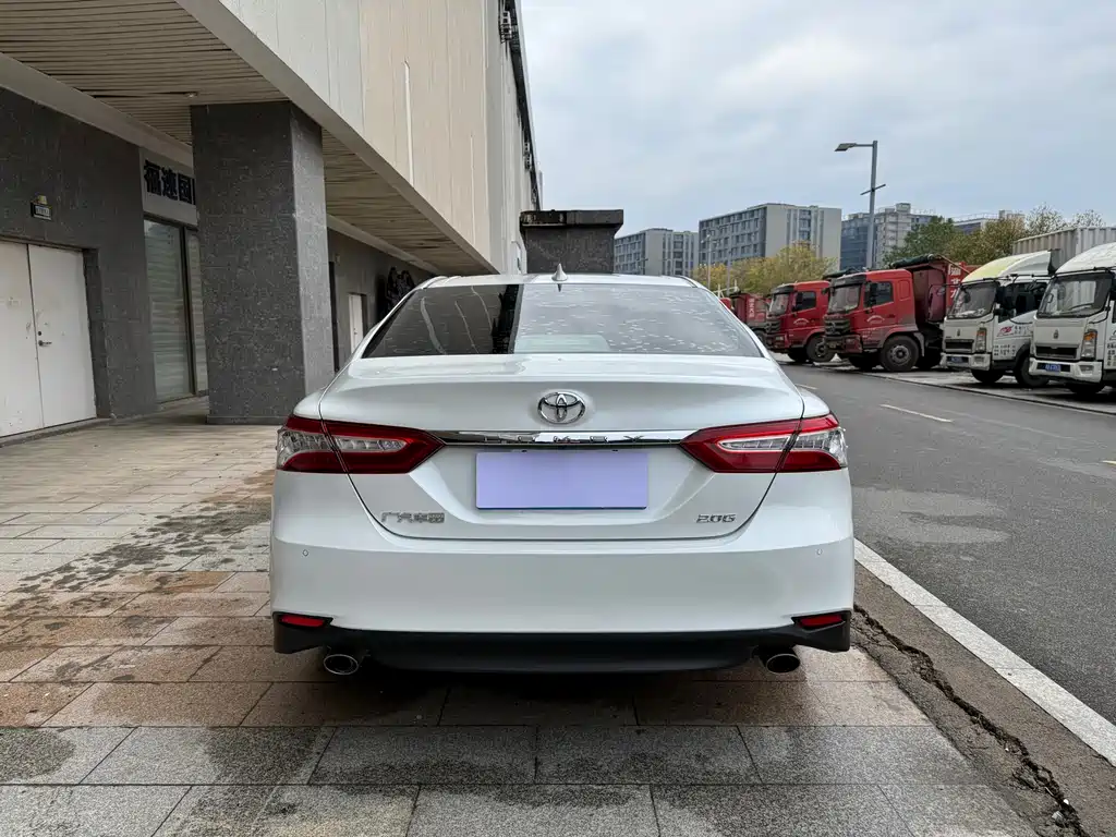 TOYOTA CAMRY