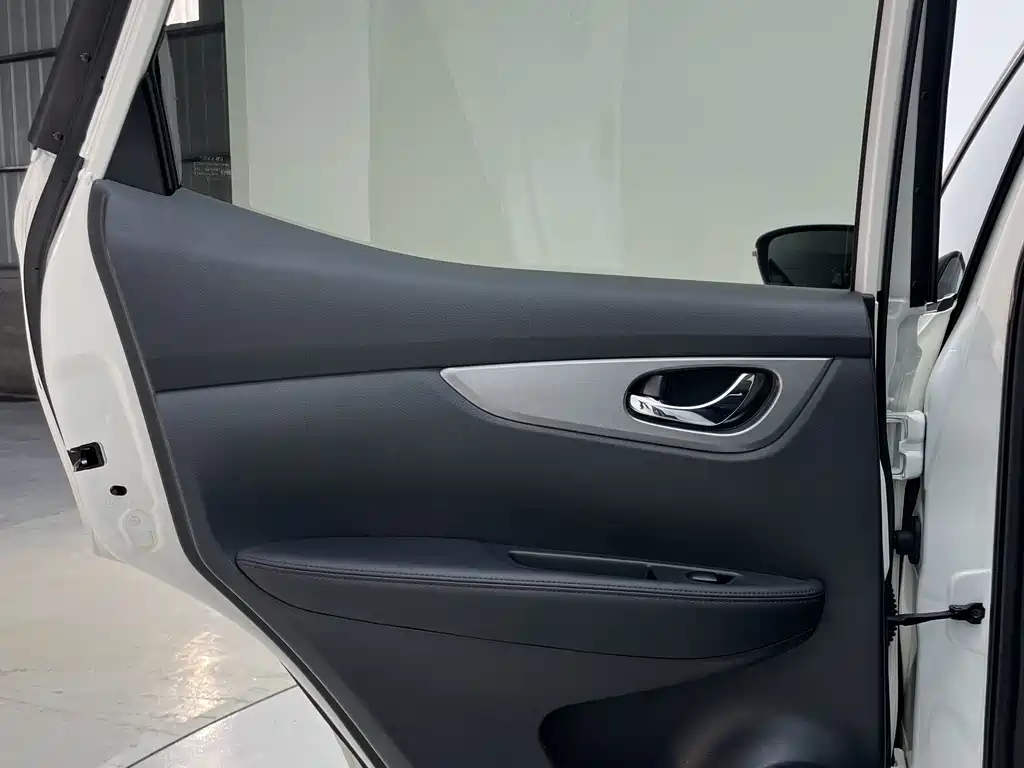 Nissan Qashqai — миниатюра 18