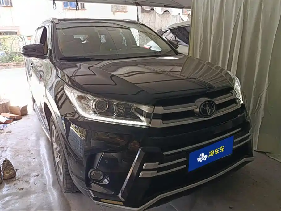 TOYOTA HIGHLANDER