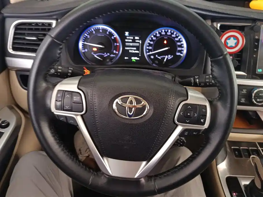 TOYOTA HIGHLANDER
