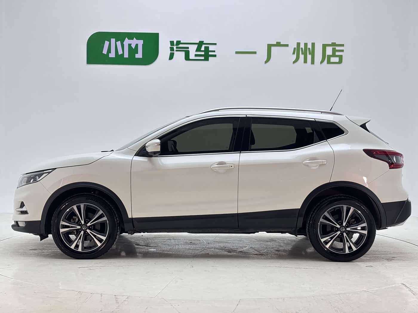 Nissan Qashqai 2.0 л 2022 г. Белый, пробег 33000 км