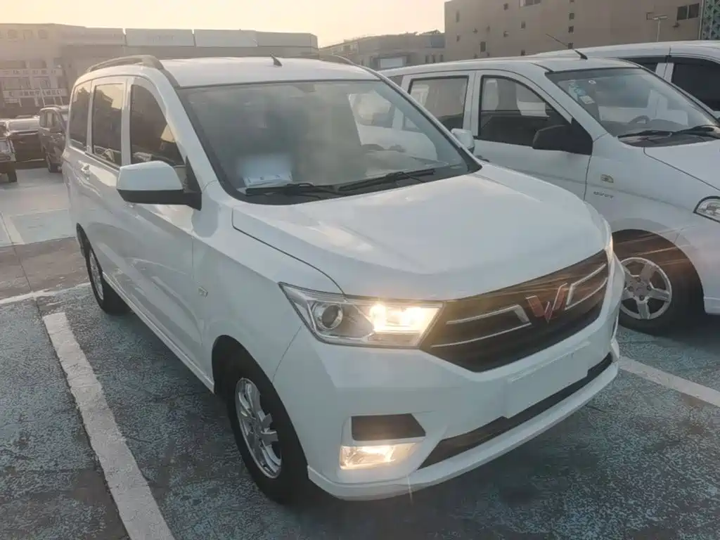 Wuling Hongguang — миниатюра 4