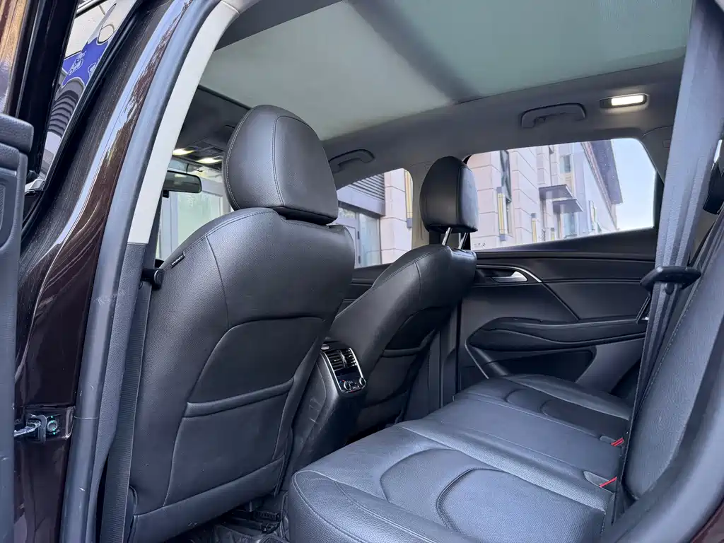 Borgward BX7 — миниатюра 5