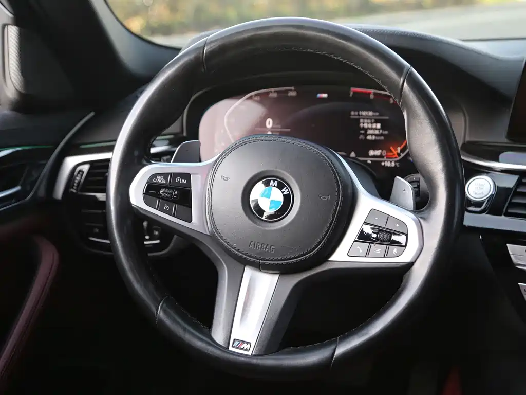 BMW 5 Series — миниатюра 5