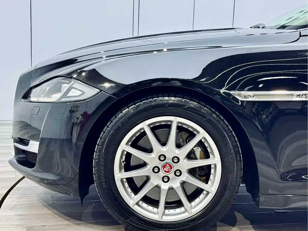 Jaguar XJ — миниатюра 27