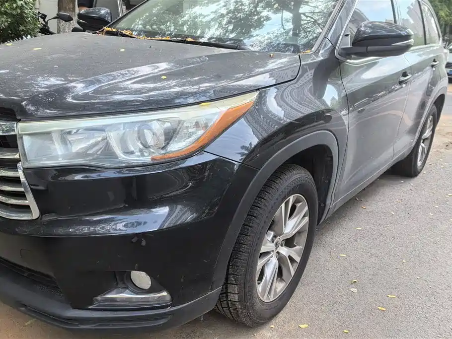 TOYOTA HIGHLANDER