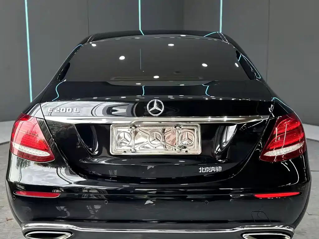 Mercedes-Benz E-Class — миниатюра 7