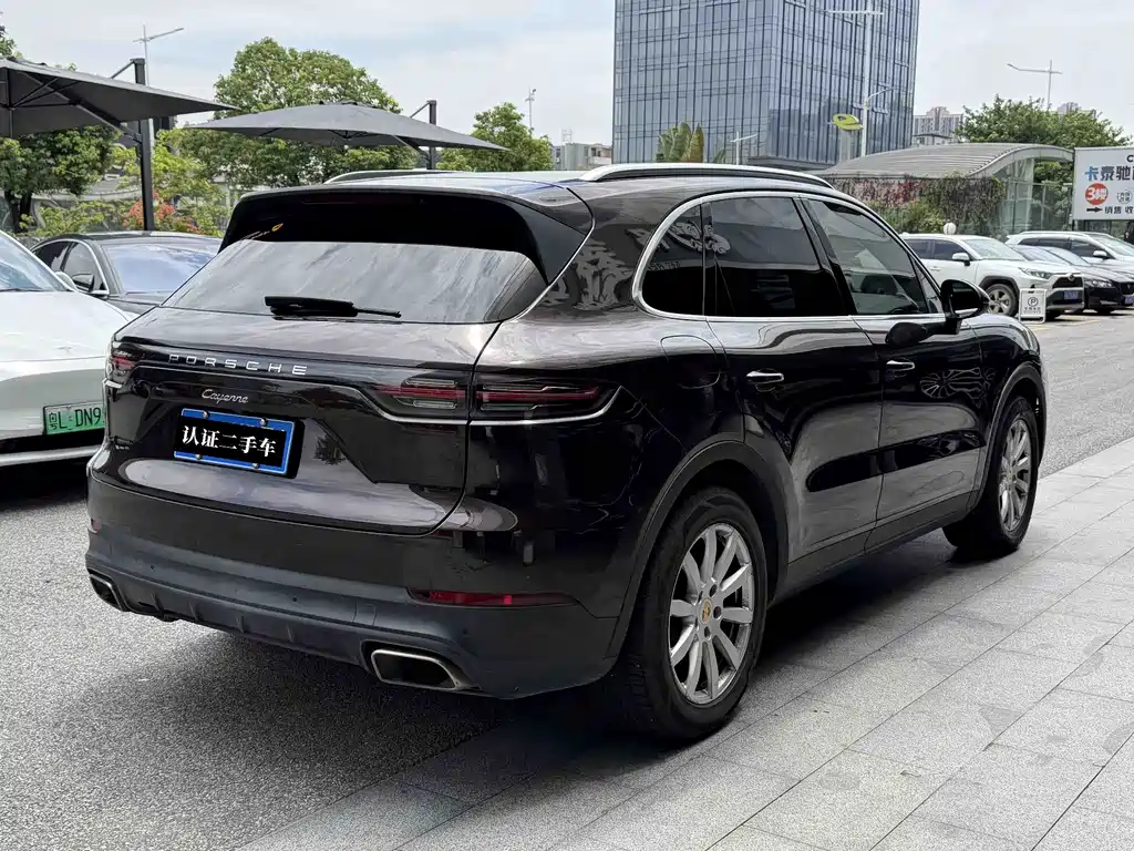 Porsche Cayenne — миниатюра 4