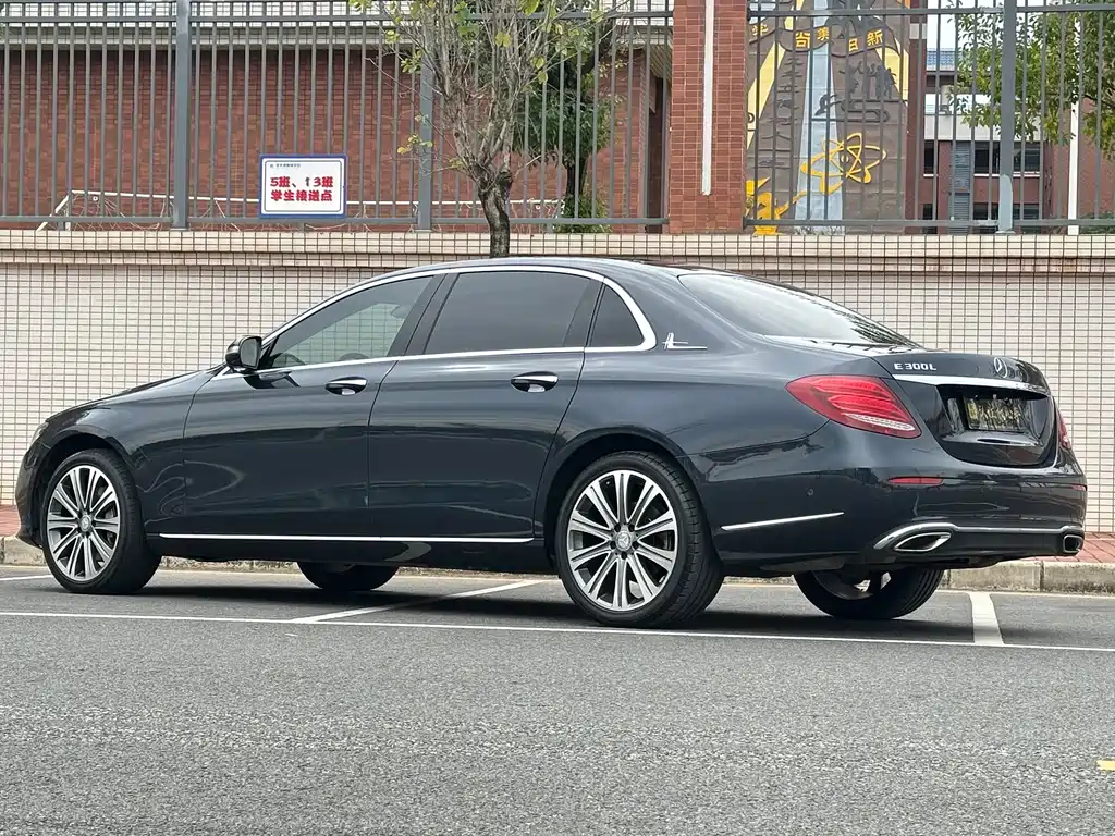 MERCEDES-BENZ E CLASS