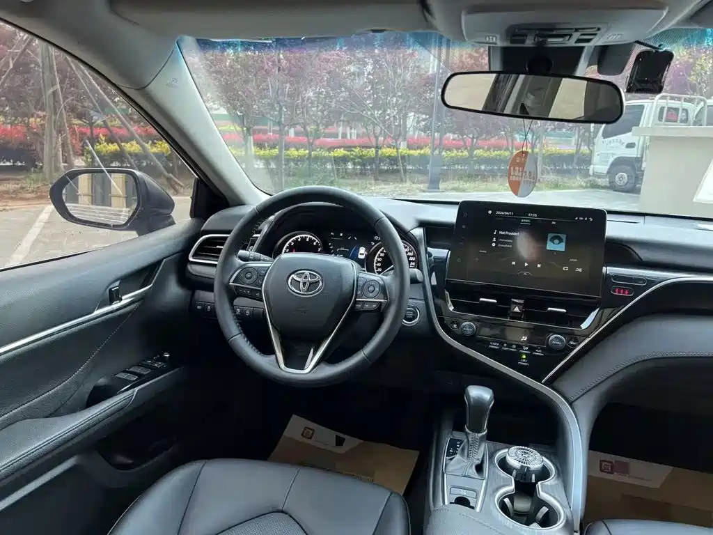 Toyota Camry — миниатюра 11