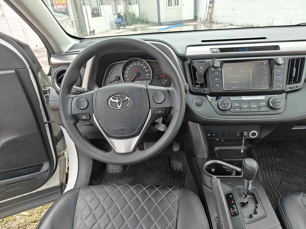 Toyota RAV4 — миниатюра 14