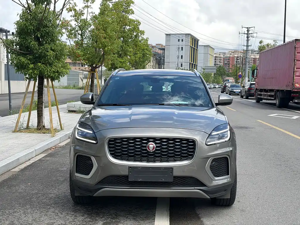 Jaguar E-PACE — миниатюра 2
