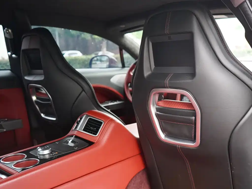 Aston Martin Rapide — миниатюра 16