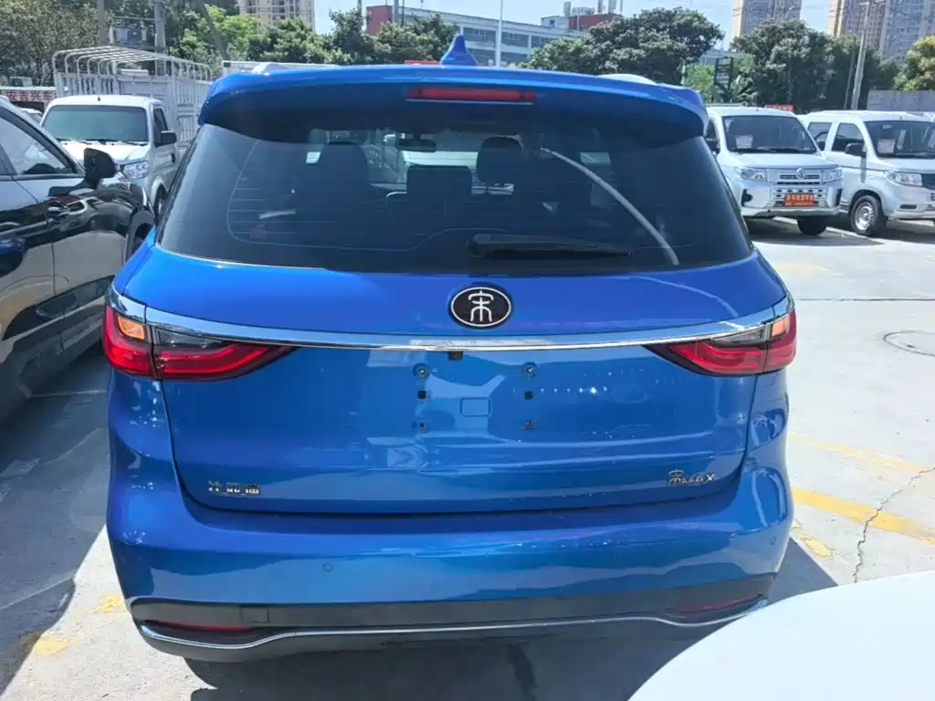BYD MAX — миниатюра 6