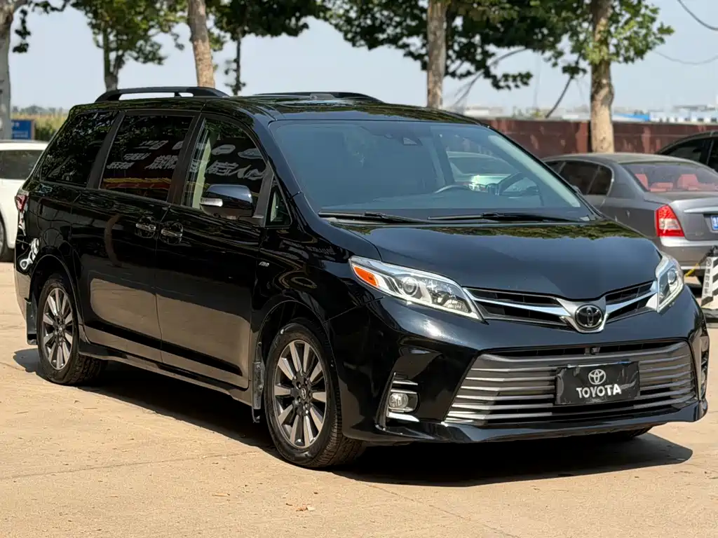Toyota Sienna — миниатюра 3