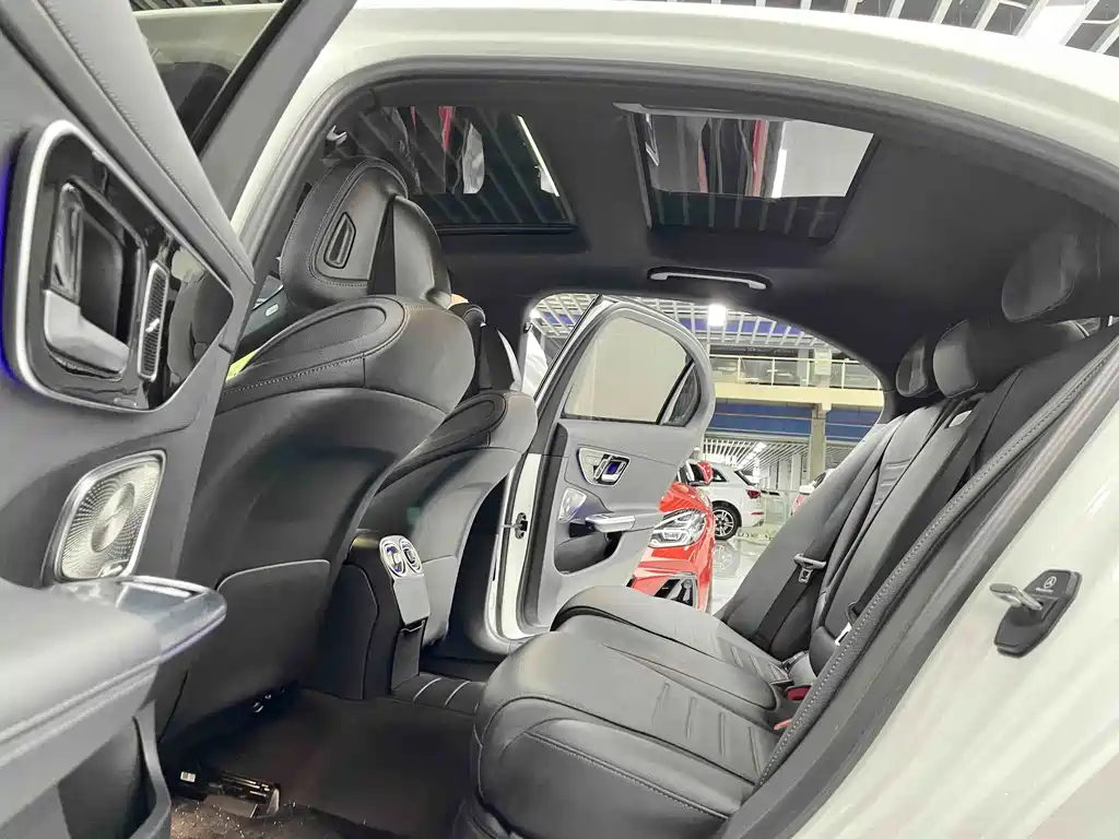 Mercedes-Benz C-Class — миниатюра 7
