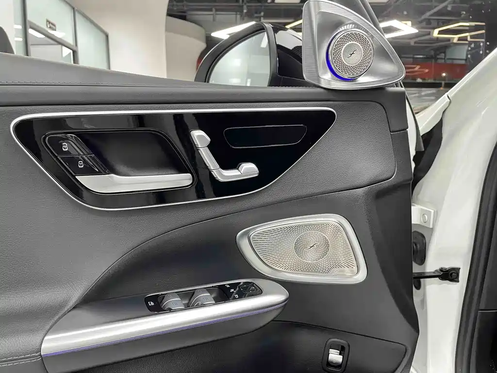 Mercedes-Benz C-Class — миниатюра 16