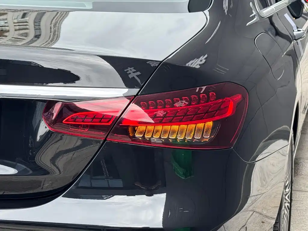 Mercedes-Benz E-Class — миниатюра 23
