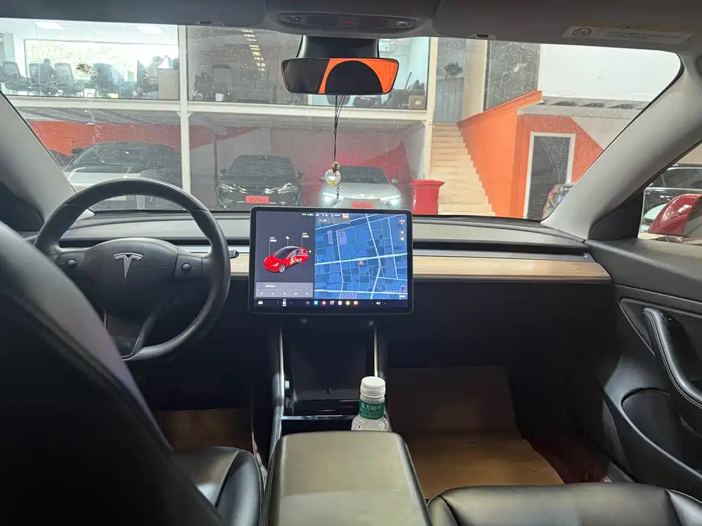 Tesla Model 3 — миниатюра 5