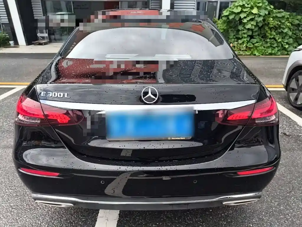 Mercedes-Benz E-Class — миниатюра 6