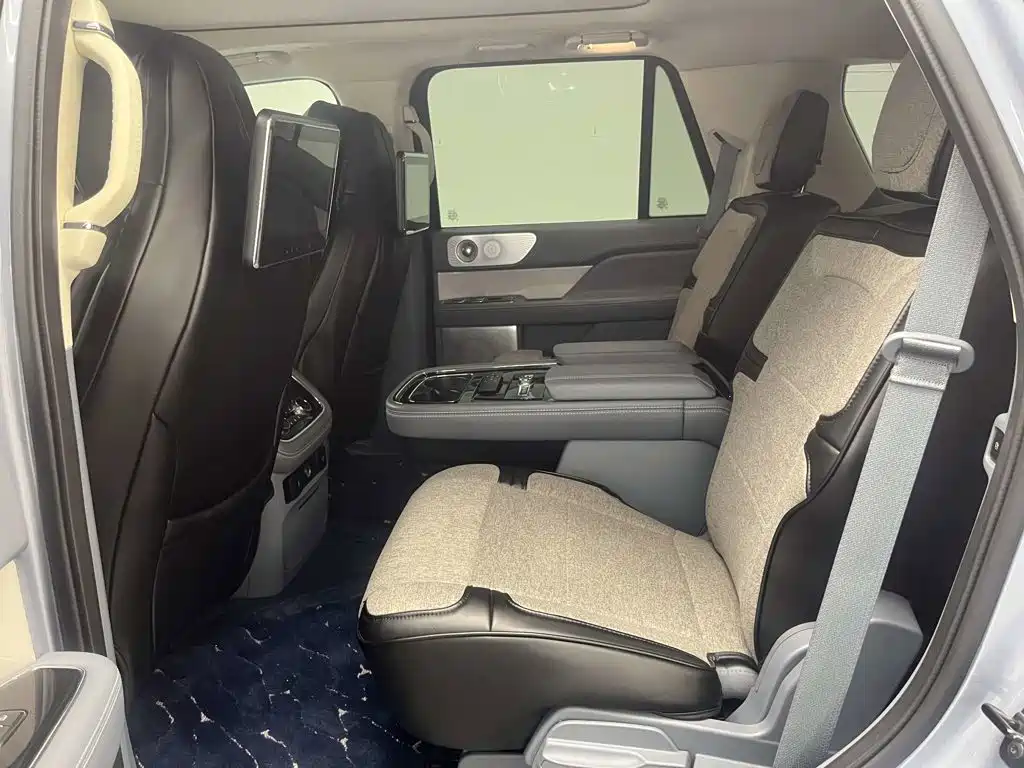 Lincoln Navigator — миниатюра 32