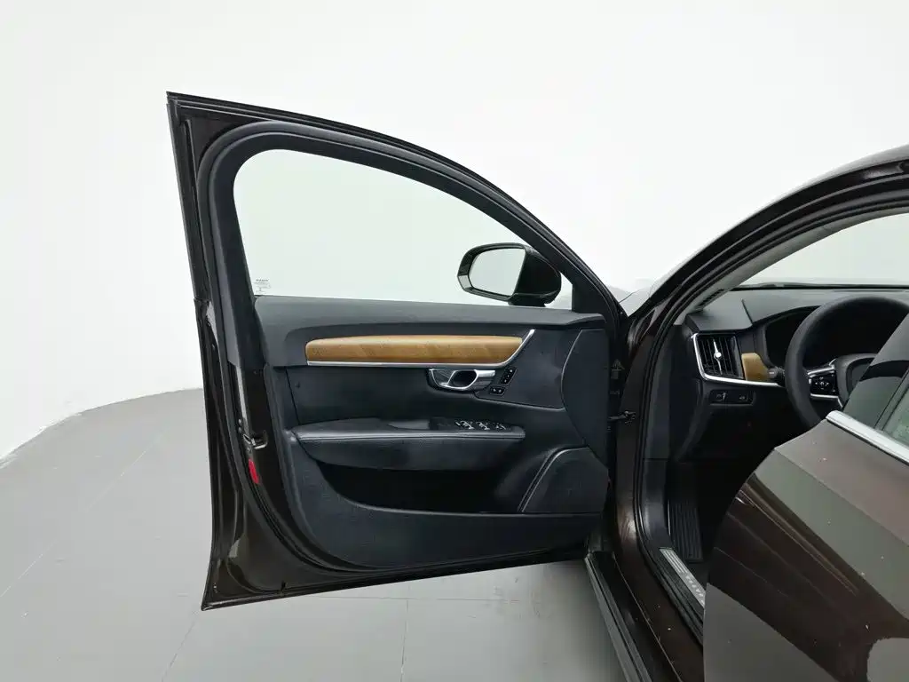 Volvo S90 — миниатюра 8