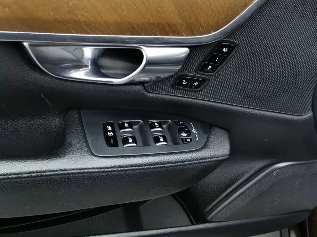 Volvo S90 — миниатюра 9