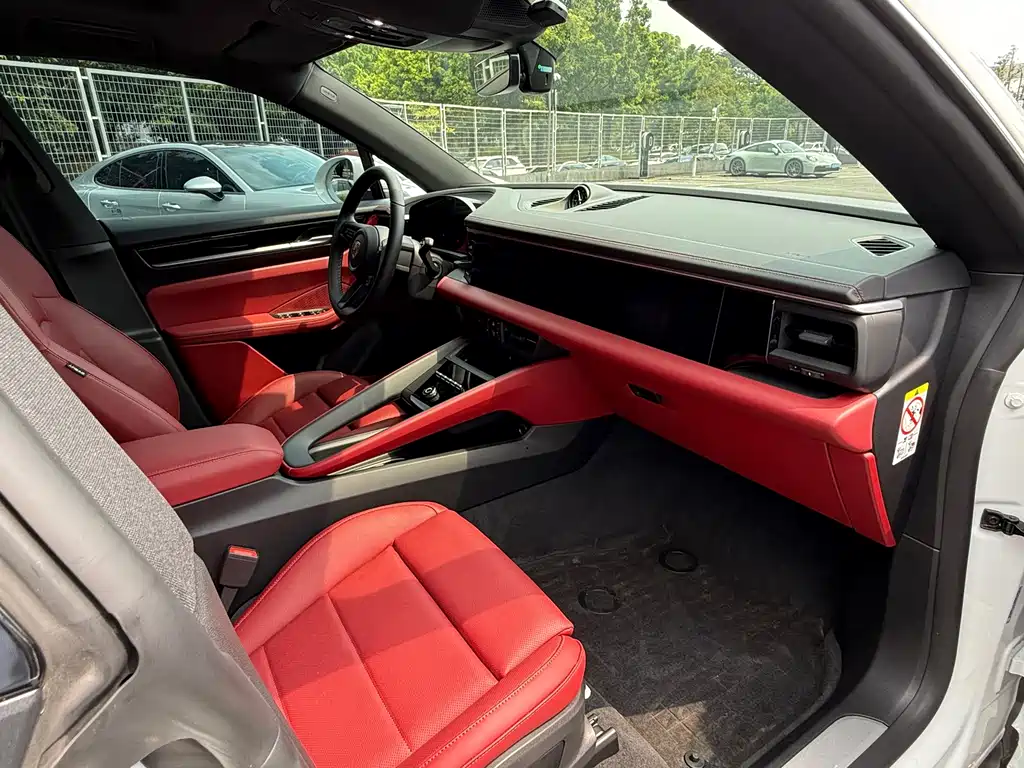 Porsche Macan EV — миниатюра 9